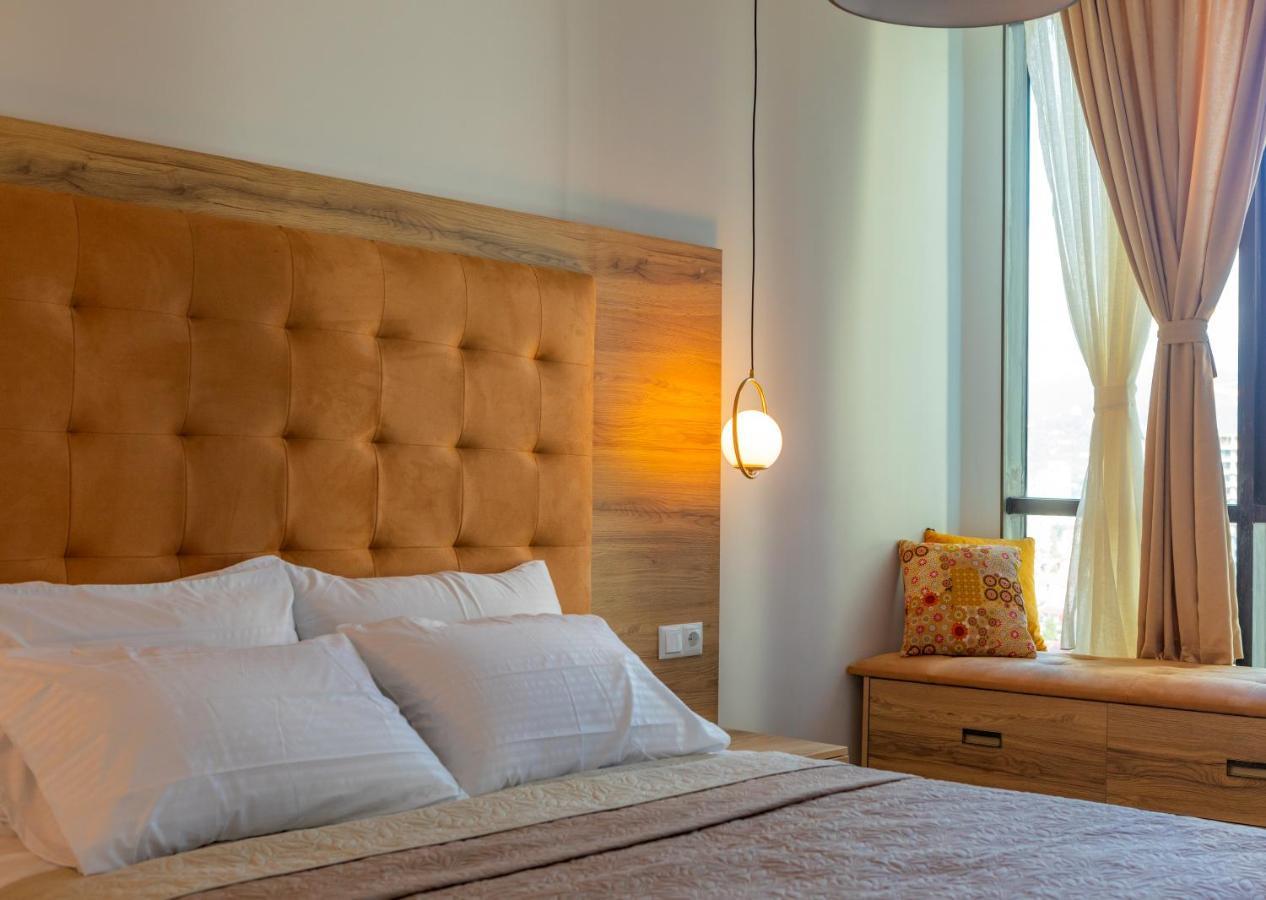Entire Flat With City Skyline View - Two Bedrooms Batumi Exterior foto